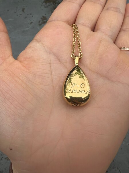 Urnenkette Tropfen Edelstahl Gold Vergoldet Erinnerungsschmuck Gedenkanhaenger Trauerschmuck Herrenkette Herrenschmuck Personalisiertegravur Namengravur Anhaenger Initialen Datum Individuelle Gravur Unikat