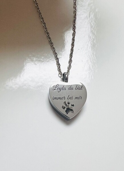 Urnenkette Edelstahl Silber Erinnerungsschmuck Gedenkanhaenger Trauerschmuck Herzkette Personalisiertegravur Pfotenabdruckschmuck Tierschmuck Tierkette Individuelle Gravur Unikat