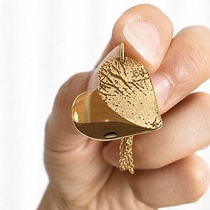 Anhänger Herz Gold Produktbild Erinnerungsschmuck gravur personalisiert schmuck monamor