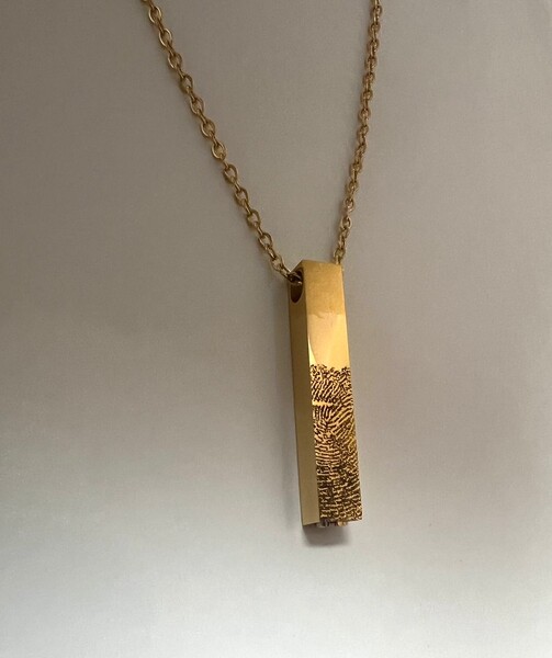 Edelstahl Urnen Asche Vergoldet Gold Individuelle Gravur Kette Anhaenger Fuss Handabdruck Personalisiert Fingerabdruck Fingerprint Erinnerungsschmuck Trauer Gedenk