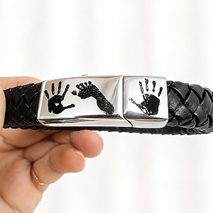Handabdruck Fußabdruck Gravur Produktbild Schmuck gravur personalisiert schmuck monamor