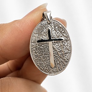 Kreuz Anhänger Oval Silber Erinnerungsschmuck gravur personalisiert schmuck monamor