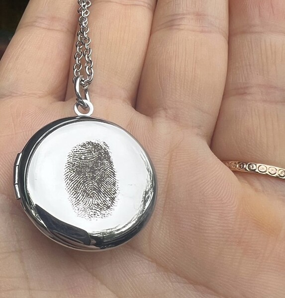 Medaillon Fotoschmuck Edelstahl Vergoldet Gold Individuelle Gravur Kette Anhaenger Fuss Handabdruck Personalisiert Fingerabdruck Fingerprint Erinnerungsschmuck Trauer Gedenk