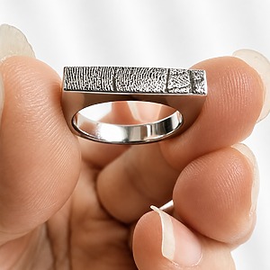 Ring Fingerabdruck Rechteck Quadrat Produktbild Gedenkschmuck gravur personalisiert schmuck monamor