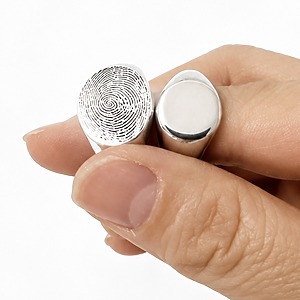 Ring Fingerabdruck Silber Produktbild Erinnerungsschmuck gravur personalisiert schmuck monamor