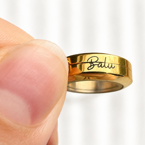 Ring Gold Gravur Name Handgefertigt gravur personalisiert schmuck monamor
