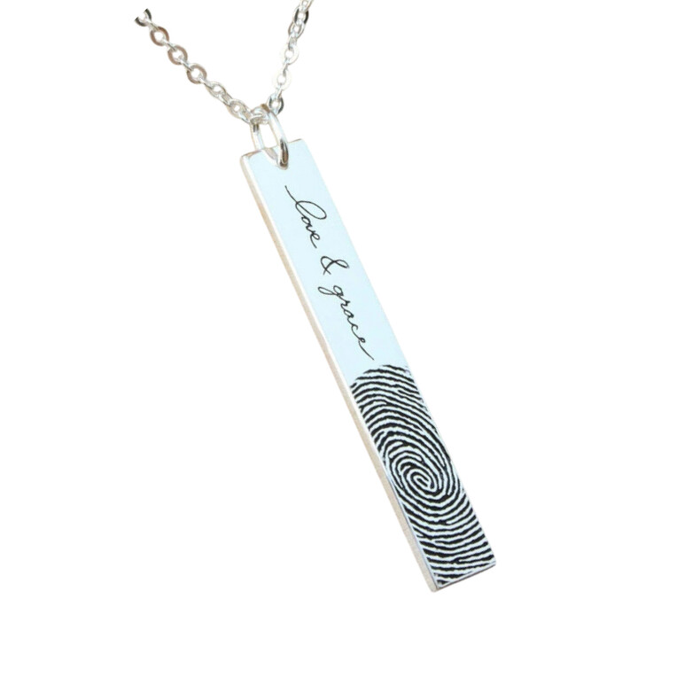 Silberschmuck Andenken Trauer Personalisierte Gravur Individuelle Anhaenger Fingerabdruck Kette Unterschrift Signatur Handschrift Unterschrift Photoroom
